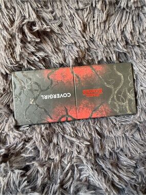 Covergirl x Stranger Things The Crawl Face and Eye Palette